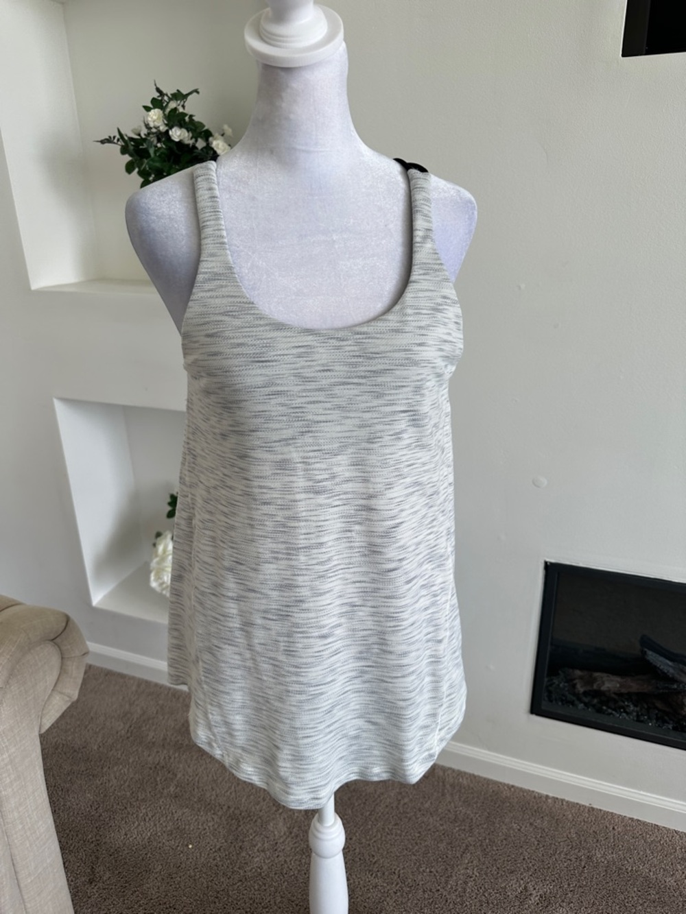 lululemon athletica Heathered Light Gray Scoop Tank - Picture 2 of 7